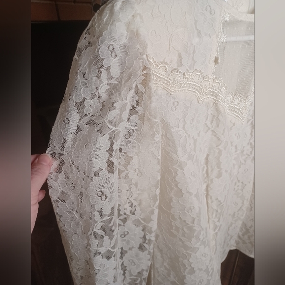 Boho Lace Top with Buttons in the Back. - Picture 5 of 8
